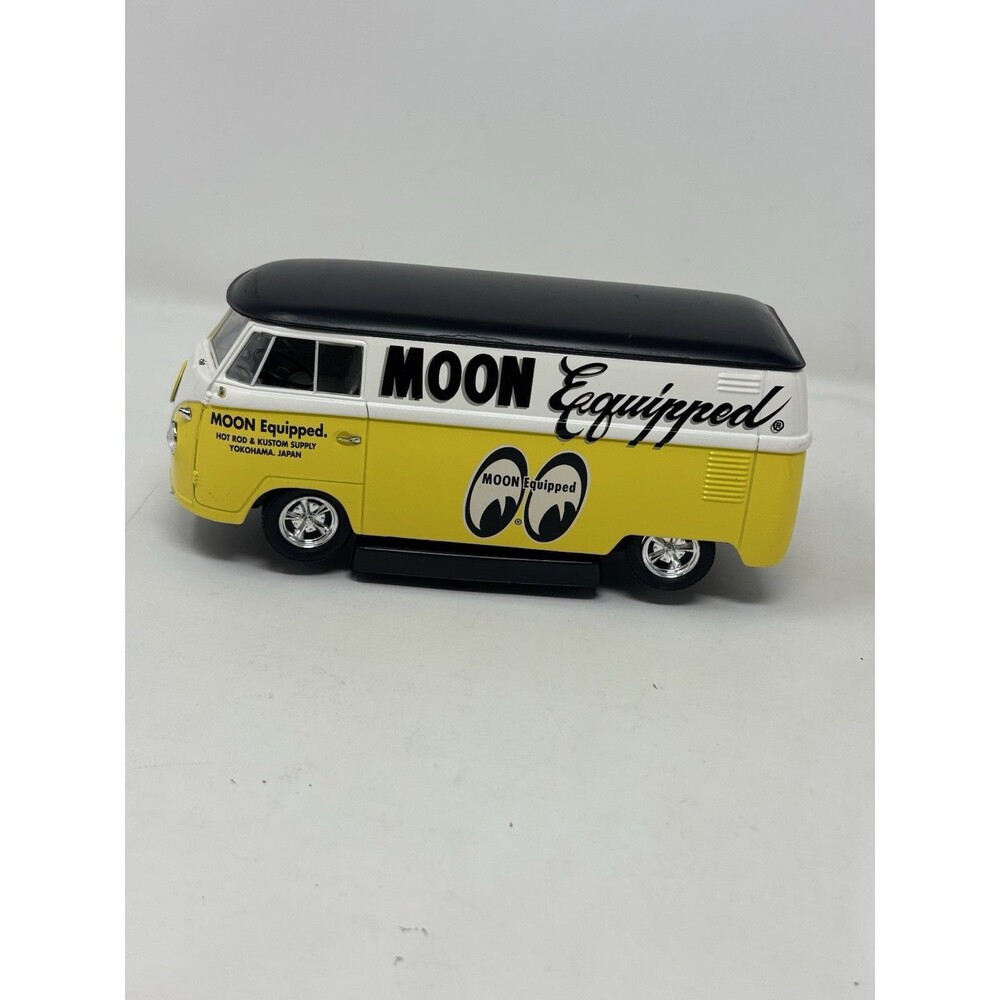 M2 Machines VW Volkswagen T1 Panel Van MOONEYES Moon Equipped Diecast